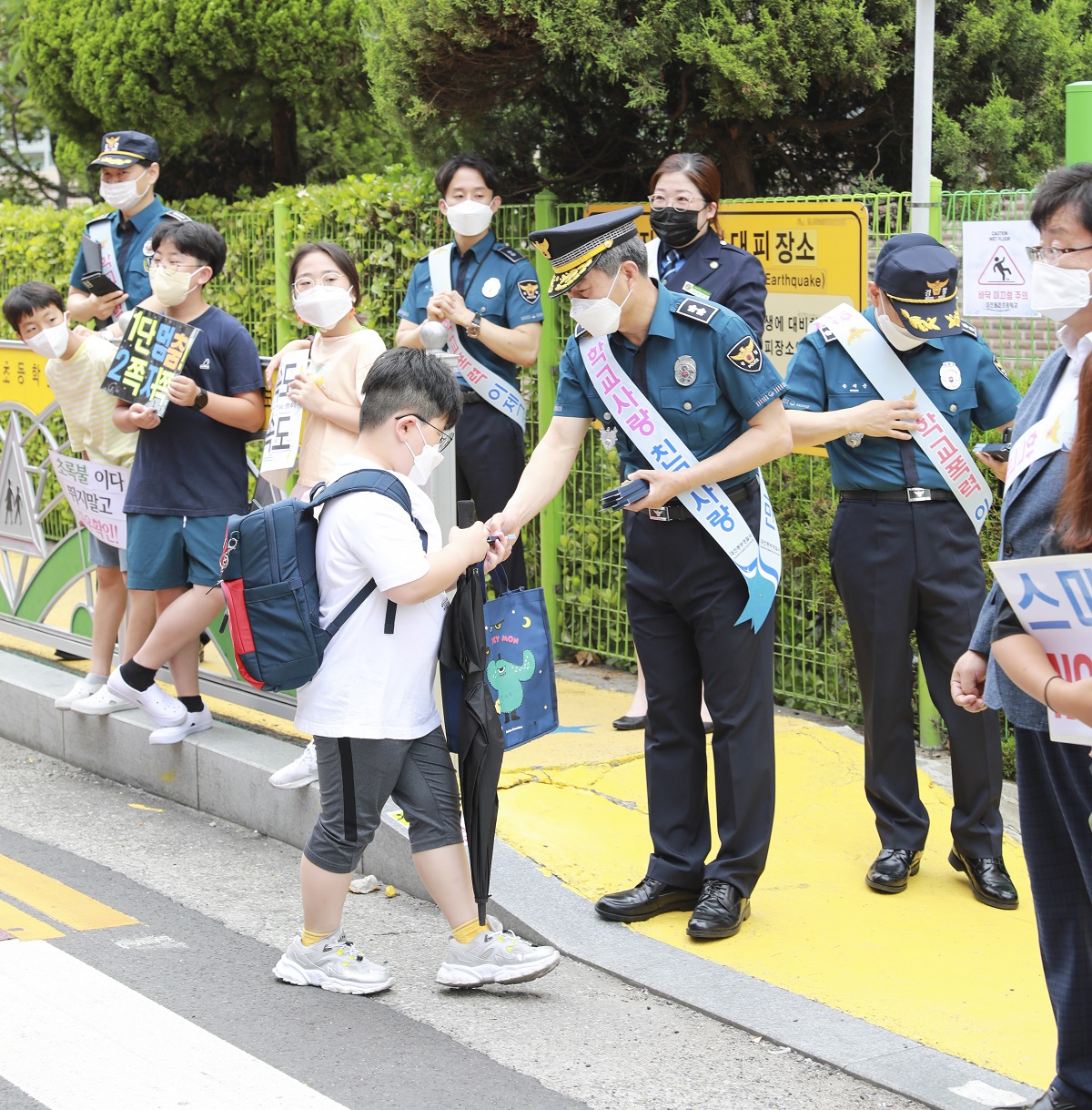 0713 용전초 등굣길 학교폭력 예방 캠페인